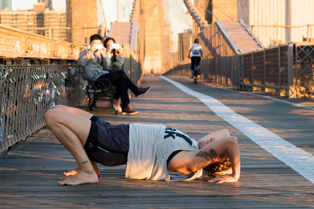 Yoga på Brooklyn Bridge helalf.se