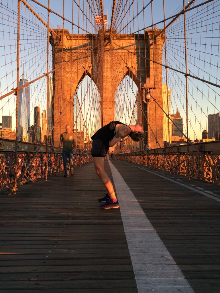 Yoga på Brooklyn Bridge helalf.se